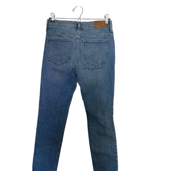 Madewell The Mid-Rise Perfect Vintage Jean in Ainsdale Wash: Knee-Rip Edition - Picture 7 of 10